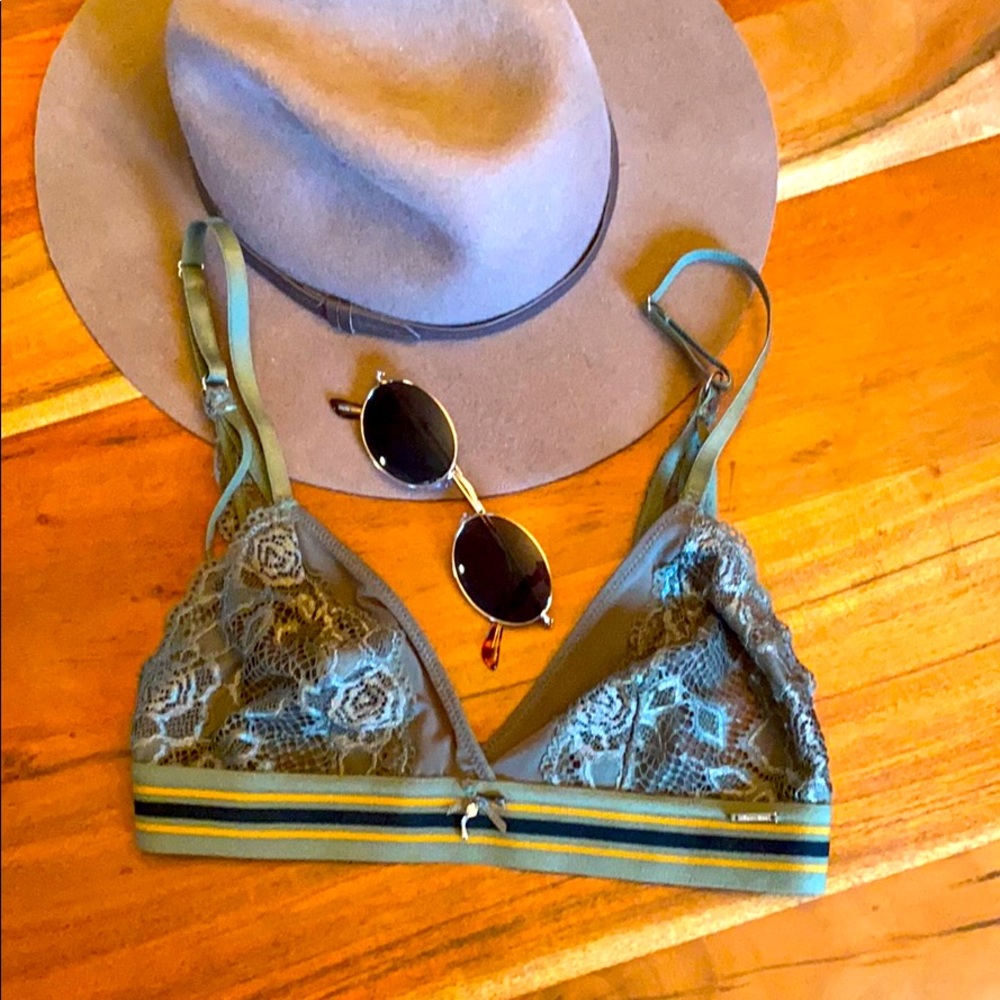 🔥5/$15🔥 La Vie En Rose Bra